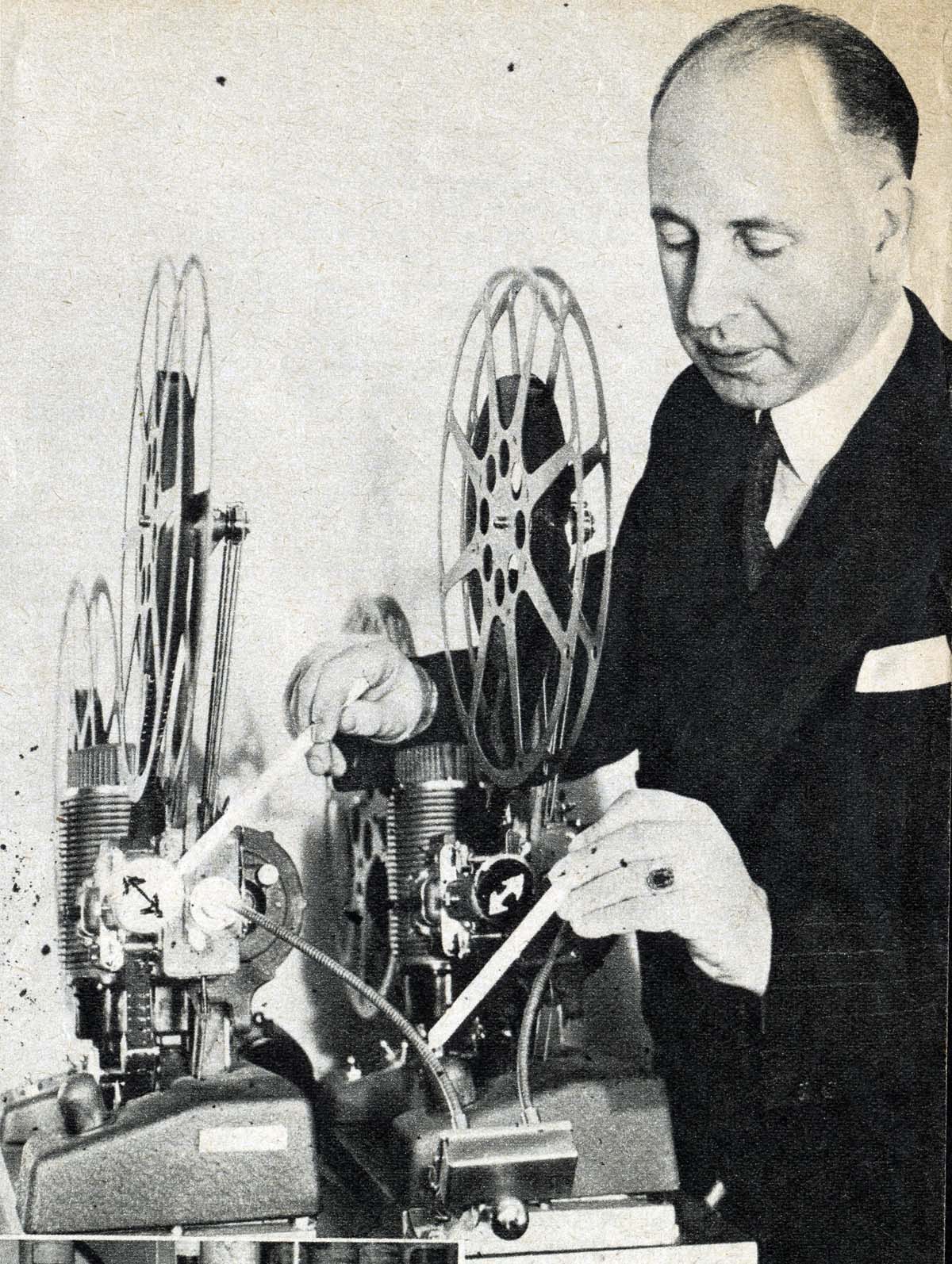 F.H. Weber demonstreert de projectie