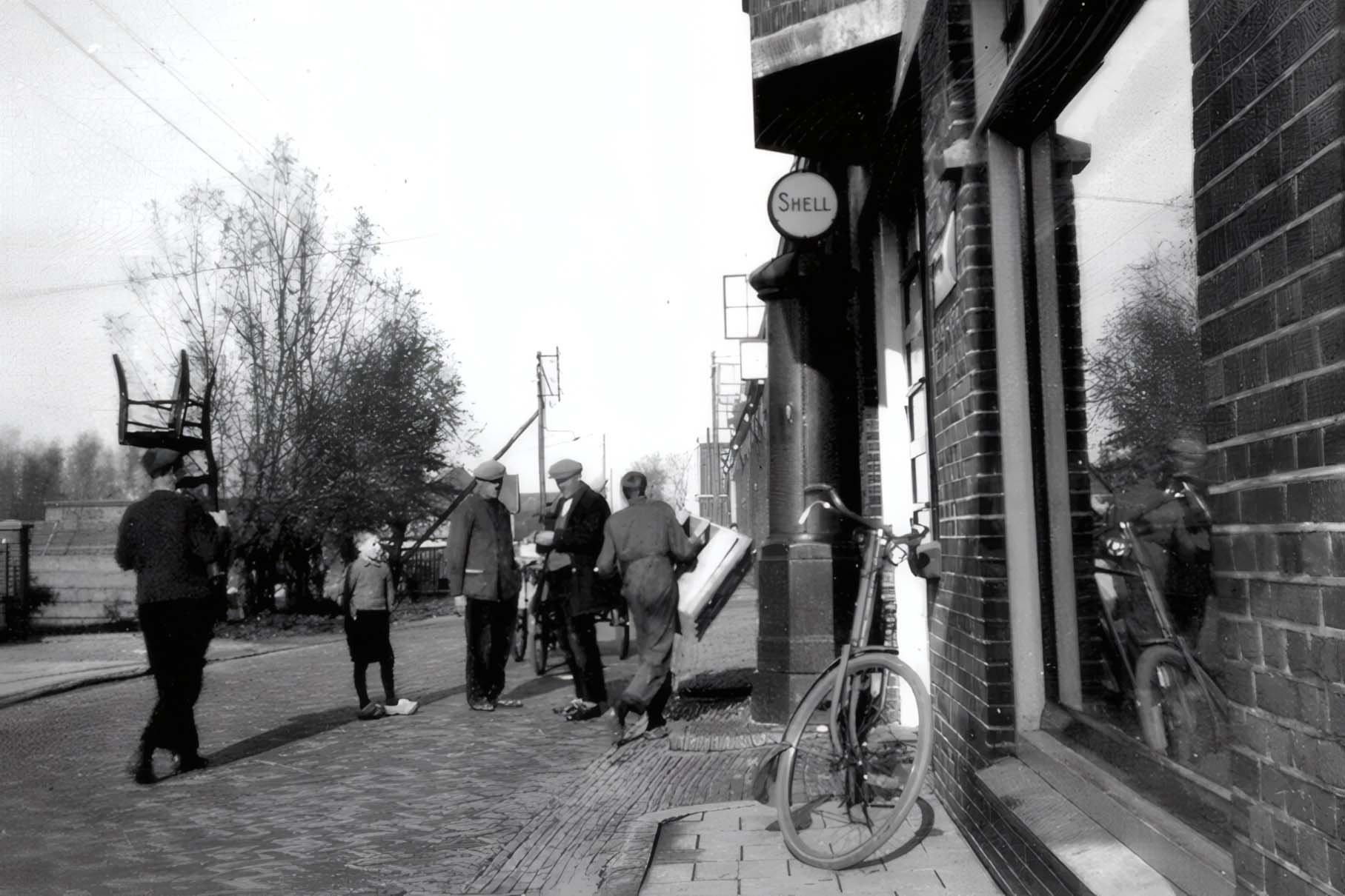 Gasoliepomp bij Groen, Dijkshoornseweg Den Hoorn
